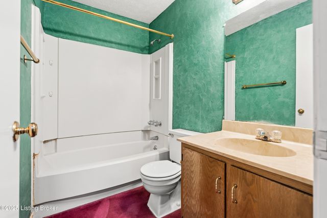 340 Crescent Spring Dr, Louisville, KY 40206