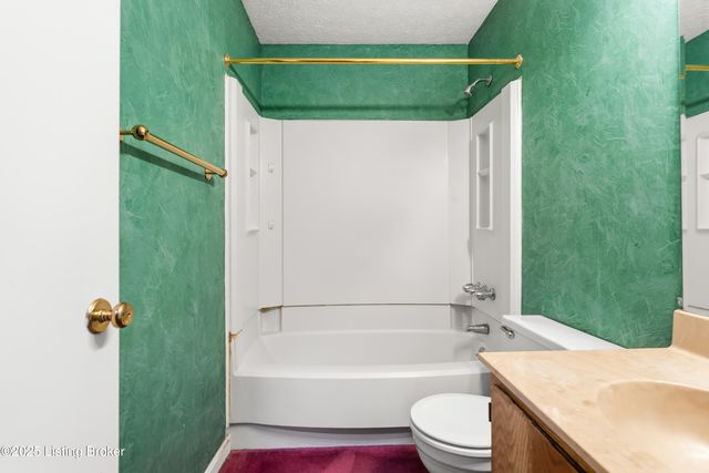 340 Crescent Spring Dr, Louisville, KY 40206