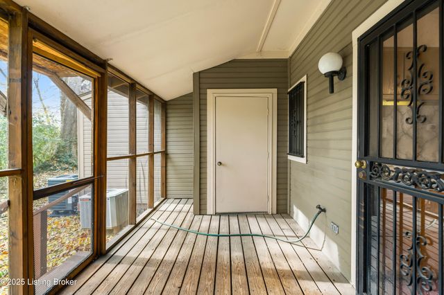 340 Crescent Spring Dr, Louisville, KY 40206