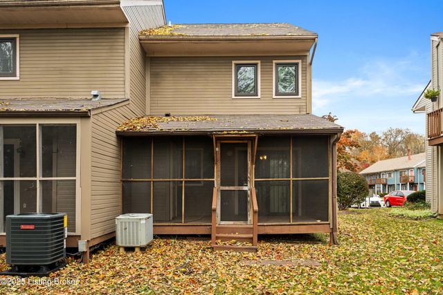 340 Crescent Spring Dr, Louisville, KY 40206