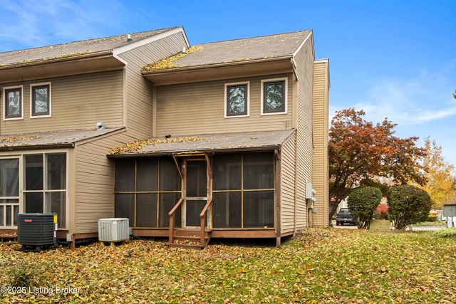 340 Crescent Spring Dr, Louisville, KY 40206