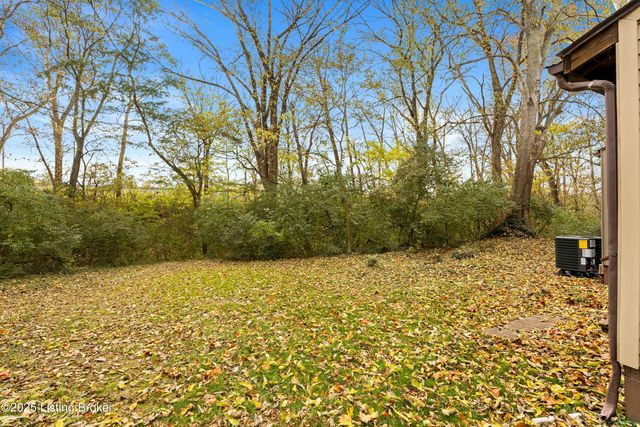 340 Crescent Spring Dr, Louisville, KY 40206