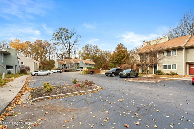 340 Crescent Spring Dr, Louisville, KY 40206