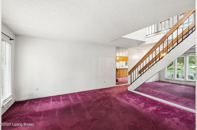 340 Crescent Spring Dr, Louisville, KY 40206