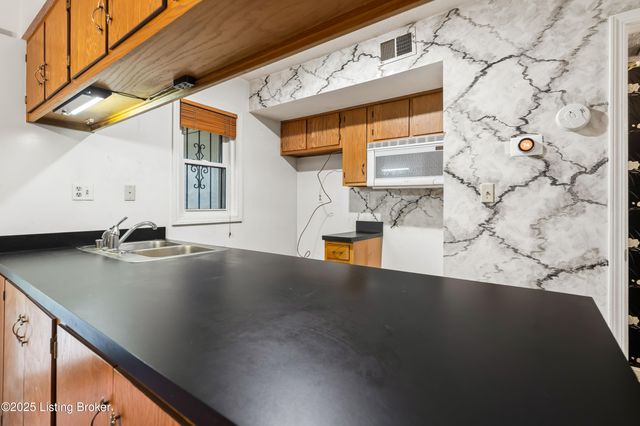 340 Crescent Spring Dr, Louisville, KY 40206