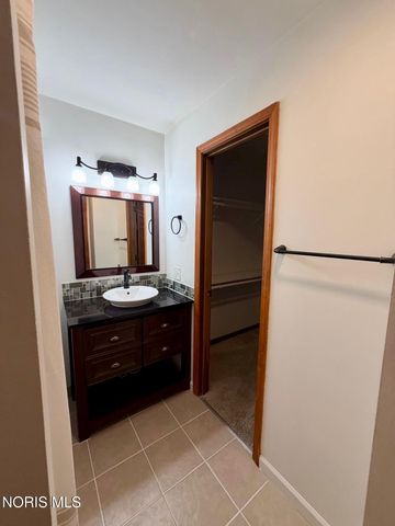 5713 Tibaron Lane, Apt 104, Toledo, OH 43615