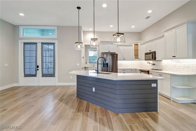 4641 Santiago LN, Bonita Springs, FL 34134