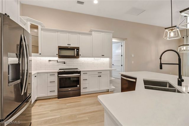 4641 Santiago LN, Bonita Springs, FL 34134