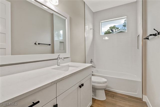 4641 Santiago LN, Bonita Springs, FL 34134