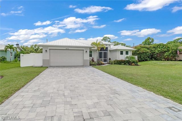 4641 Santiago LN, Bonita Springs, FL 34134