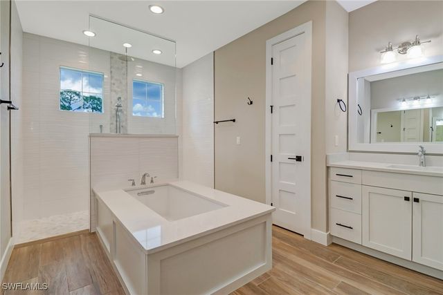 4641 Santiago LN, Bonita Springs, FL 34134