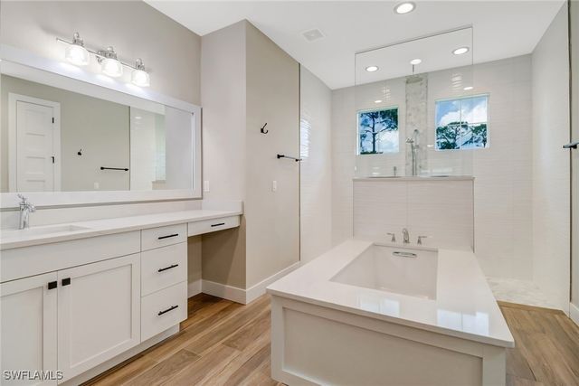 4641 Santiago LN, Bonita Springs, FL 34134