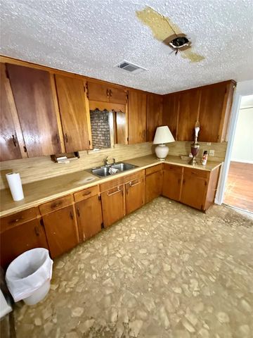 1716 Rosalee Street, La Marque, TX 77568