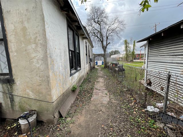 2809 Engelke Street, Houston, TX 77003