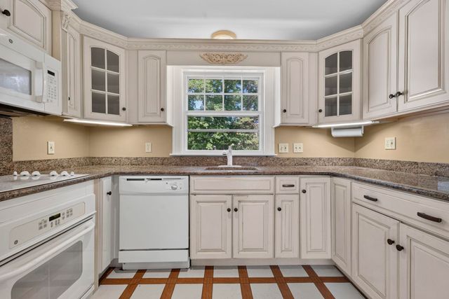 831 Maple Street, Manchester, NH 03104