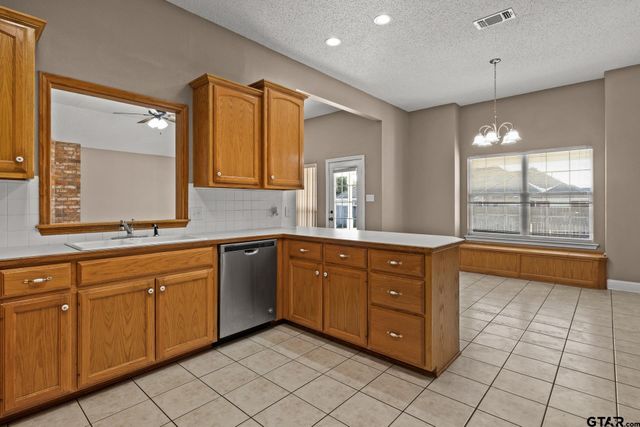 107 Sweet Pea, Mt Pleasant, TX 75455