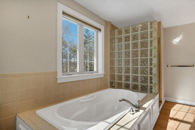 2 Caverno Drive, Lee, NH 03861