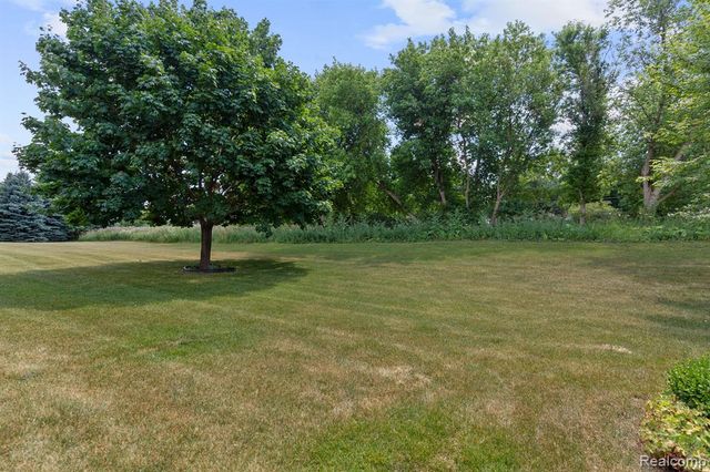 71064 Burlison Lane, Bruce, MI 48065