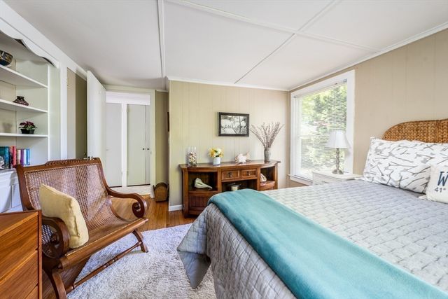96 Greensward Rd, Mashpee, MA 02649