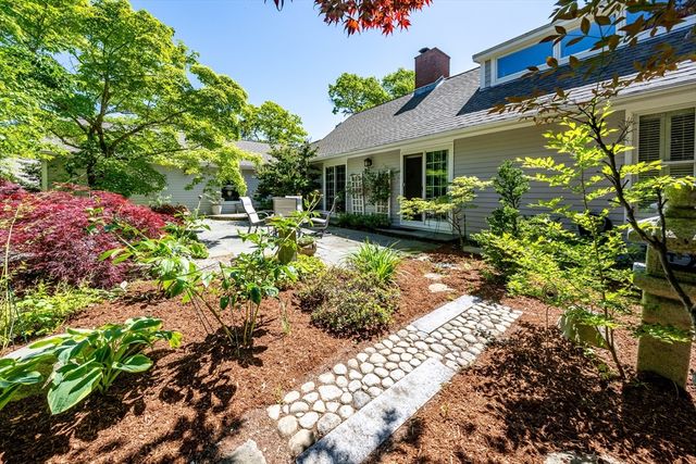 96 Greensward Rd, Mashpee, MA 02649