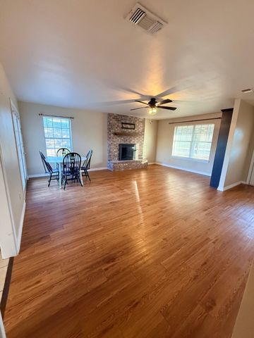 401 2nd Street, Lindsay, TX 76250