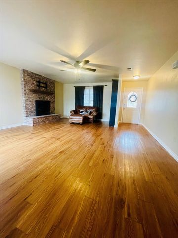 401 2nd Street, Lindsay, TX 76250