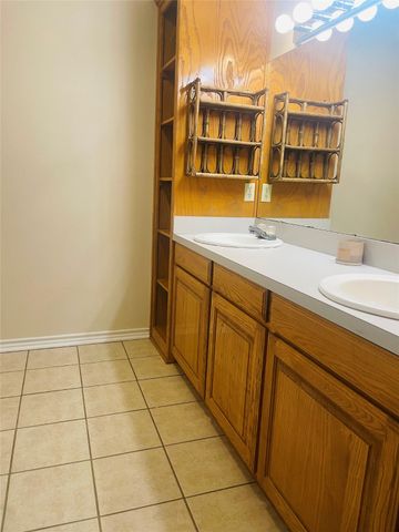 401 2nd Street, Lindsay, TX 76250