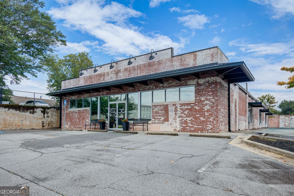 30 E Washington Street UNIT B, Newnan, GA 30263 — exterior