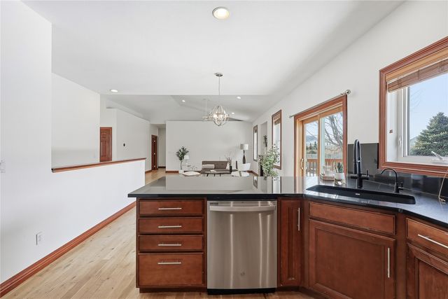 2815 44th St, Marion, IA 52302