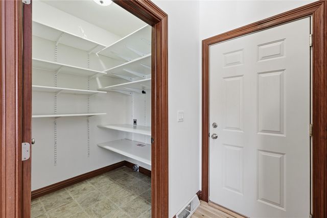 2815 44th St, Marion, IA 52302