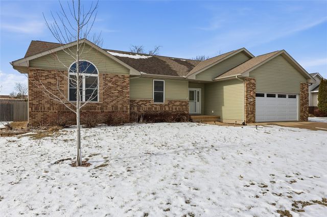 2815 44th St, Marion, IA 52302