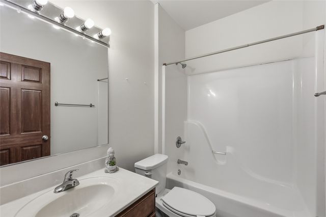 2815 44th St, Marion, IA 52302