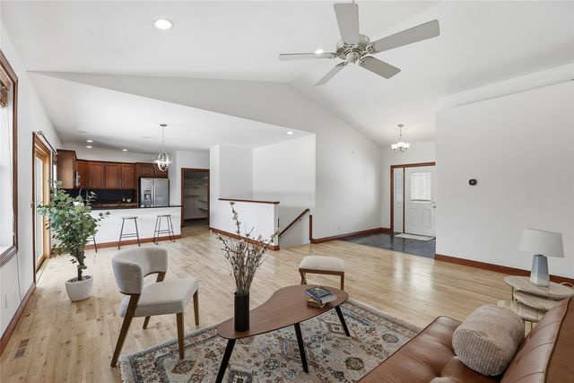 2815 44th St, Marion, IA 52302