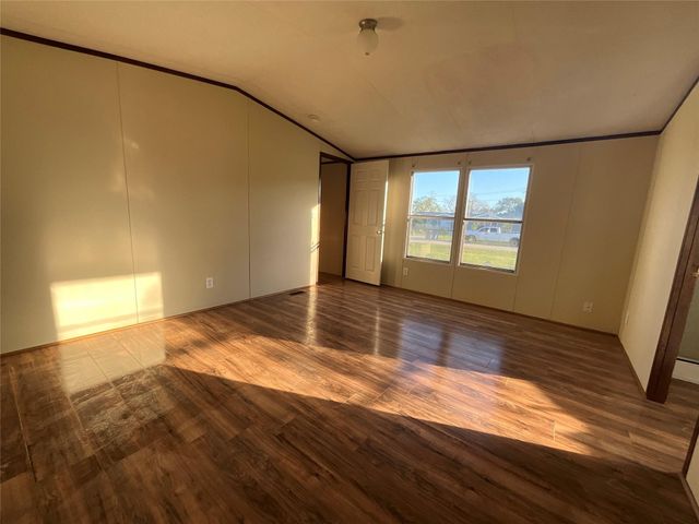 133 Country Oaks Street, Brazoria, TX 77422