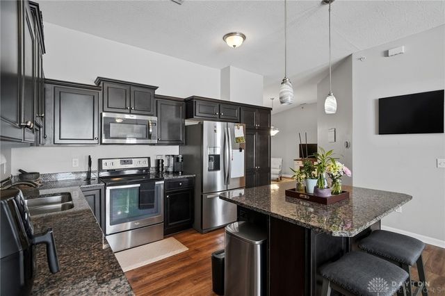 136 Waterhaven Way, Springboro, OH 45066