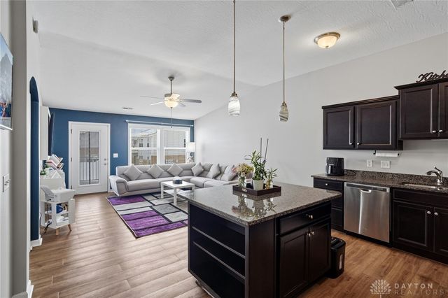 136 Waterhaven Way, Springboro, OH 45066