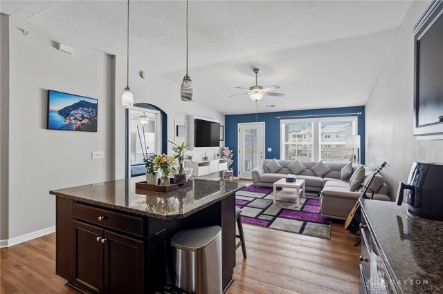 136 Waterhaven Way, Springboro, OH 45066