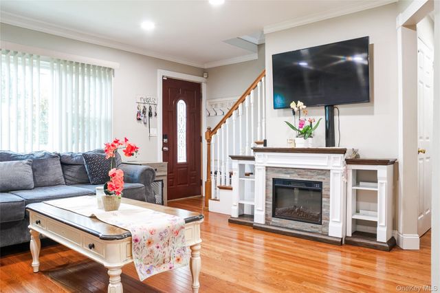 7 Oak Street, Brentwood, NY 11717
