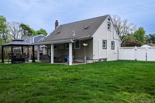 7 Oak Street, Brentwood, NY 11717