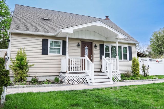 7 Oak Street, Brentwood, NY 11717