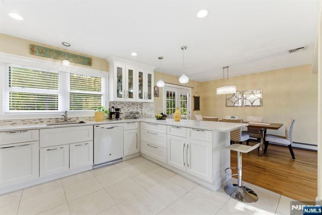 29 Albertine Place, West Milford, NJ 07438