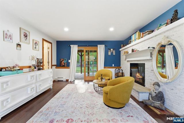 29 Albertine Place, West Milford, NJ 07438