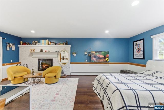 29 Albertine Place, West Milford, NJ 07438
