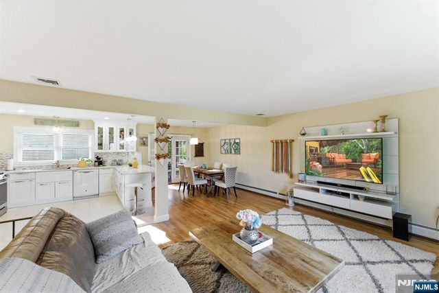 29 Albertine Place, West Milford, NJ 07438