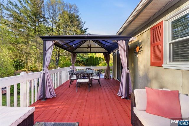 29 Albertine Place, West Milford, NJ 07438
