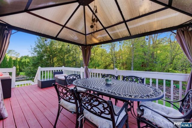 29 Albertine Place, West Milford, NJ 07438