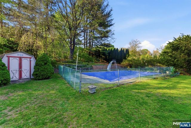 29 Albertine Place, West Milford, NJ 07438