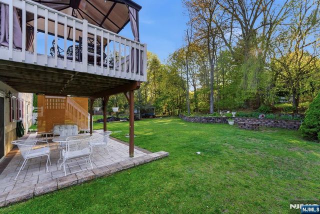 29 Albertine Place, West Milford, NJ 07438