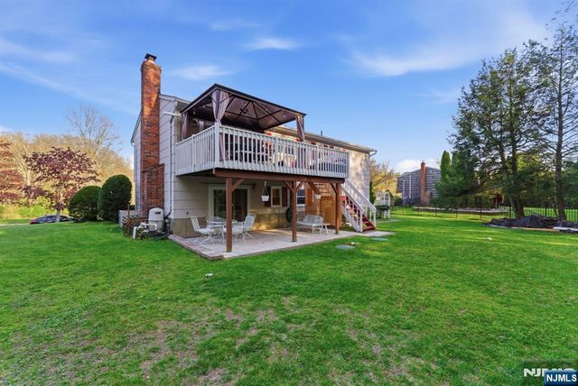 29 Albertine Place, West Milford, NJ 07438