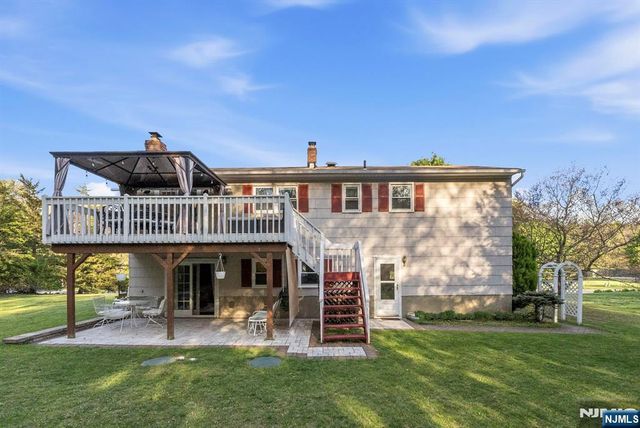 29 Albertine Place, West Milford, NJ 07438